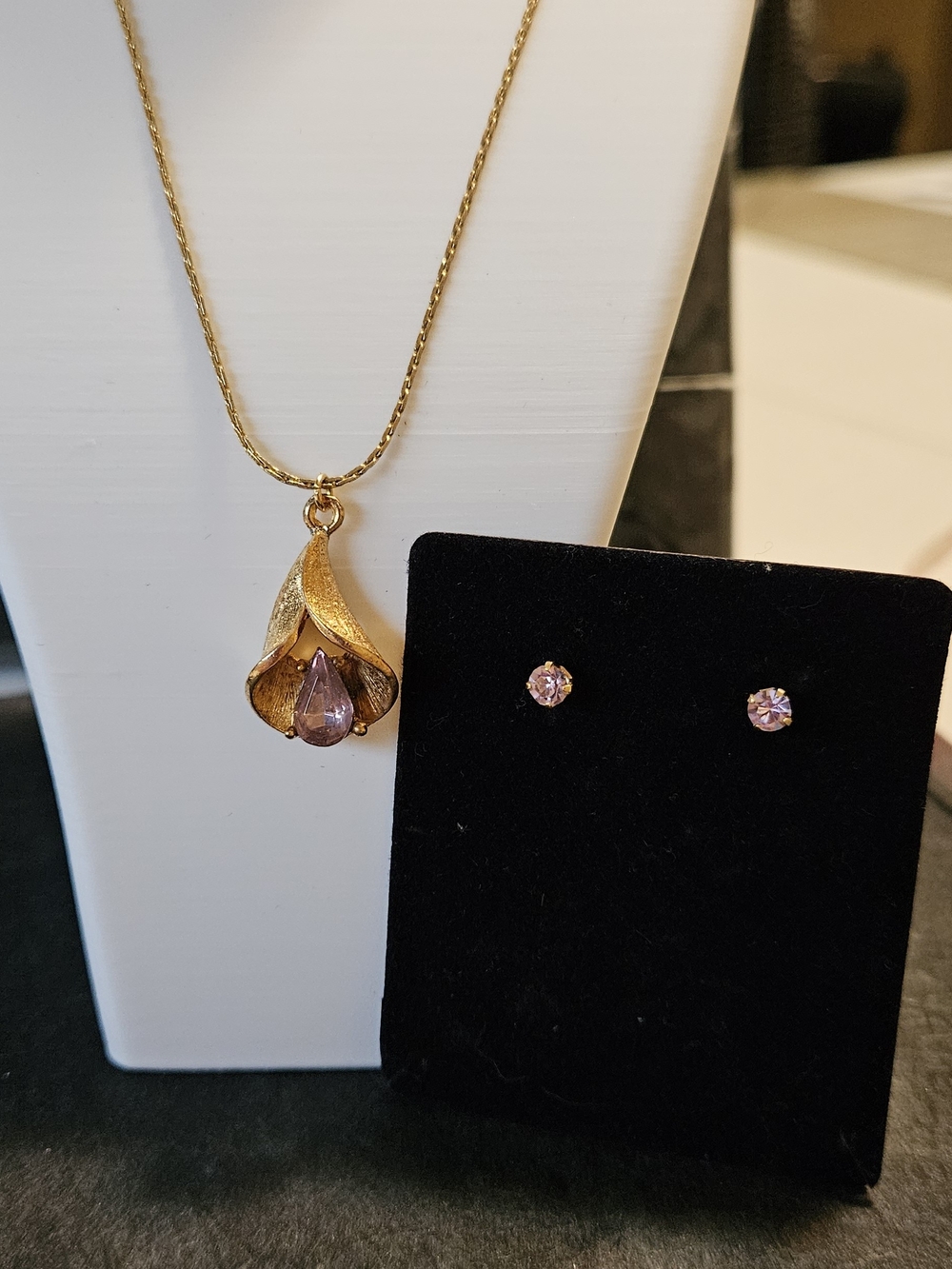 Bell Shaped Gold Necklace With Purple Stone And Matching Studs. 18" Chain